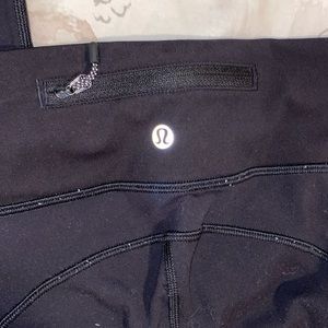 Black lululemon leggings with side pockets